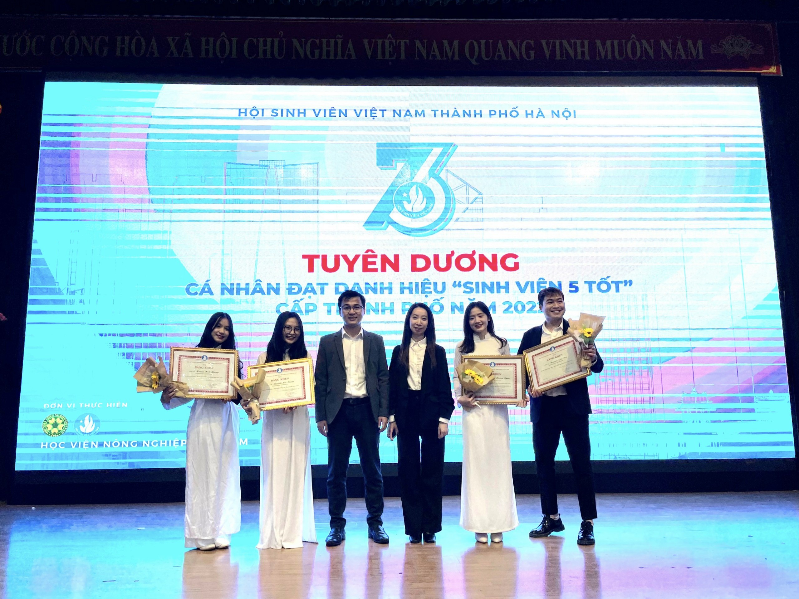 50 sinh viên Trường Đại học Thủ đô Hà Nội được tuyên dương danh hiệu 