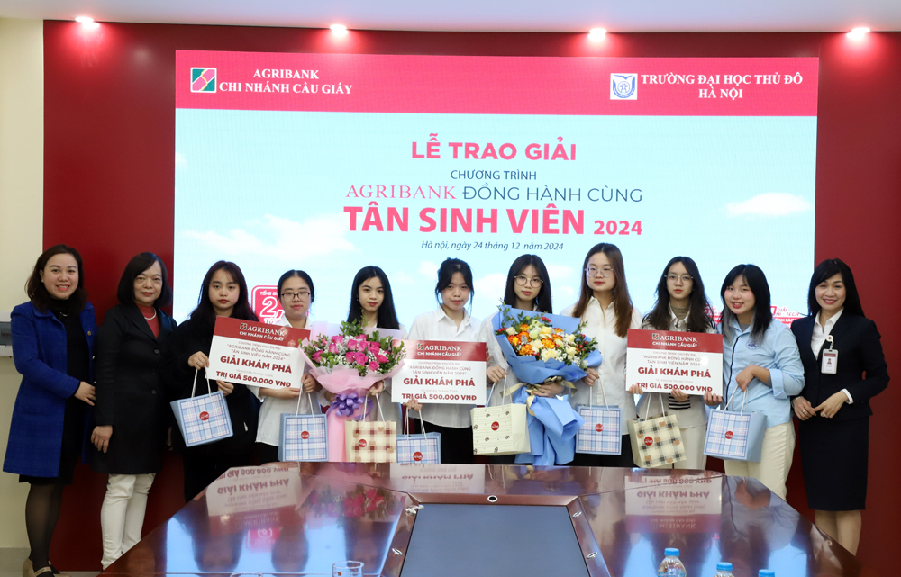 Tân sinh viên Đại học Thủ đô Hà nội may mắn trúng thưởng tại chương trình “Agribank đồng hành cùng Tân sinh viên năm 2024”