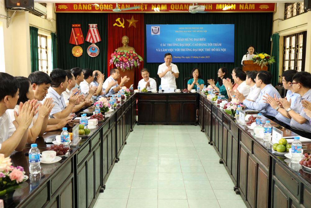 làm việc Hiệp hội