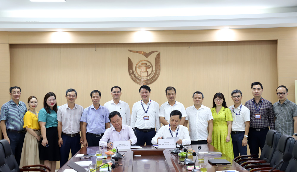 Trường Đại học Thủ đô Hà Nội làm việc và ký biên bản hợp tác với trường Đại học Nha Trang