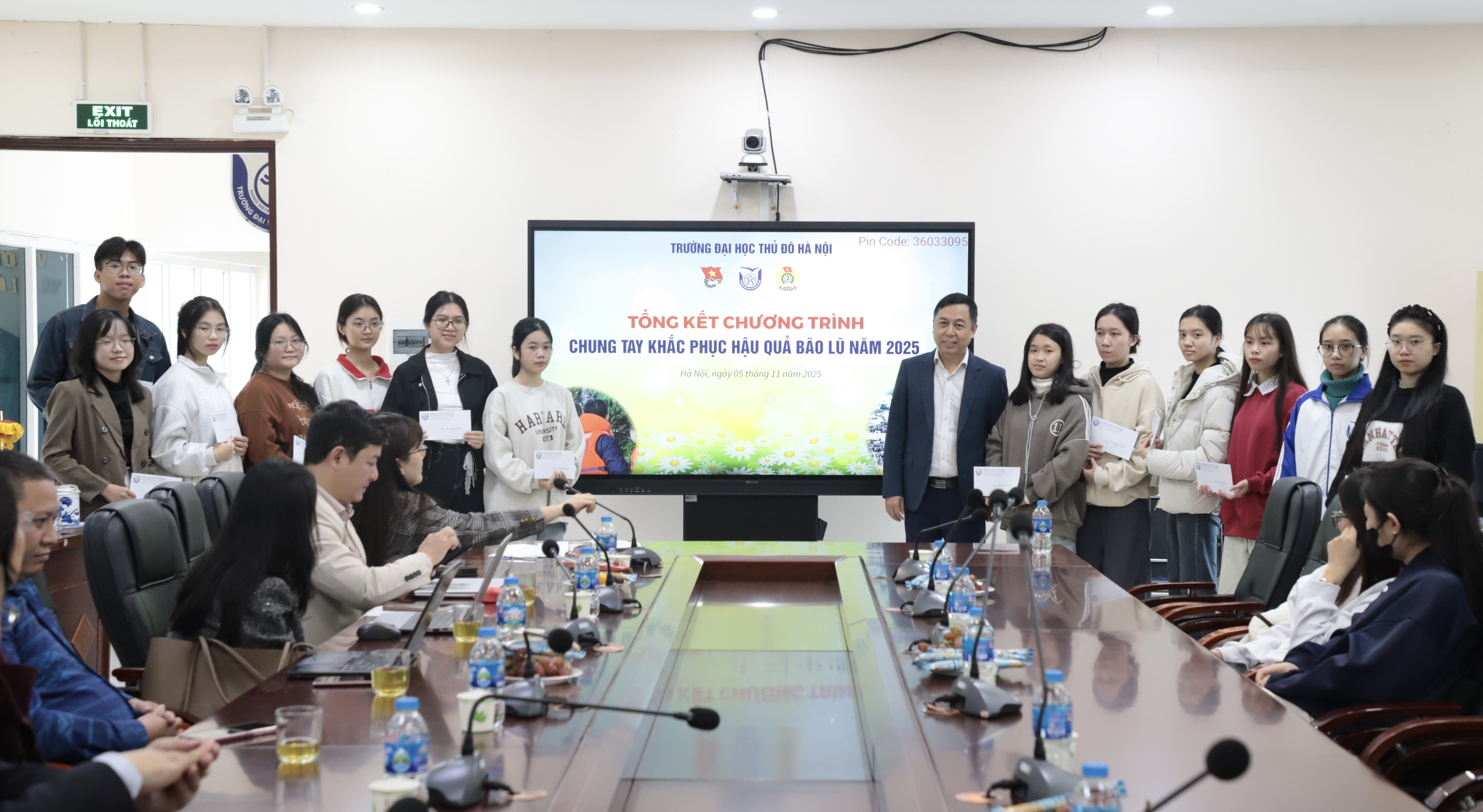 Trường Đại học Thủ đô Hà Nội chung tay khắc phục hậu quả bão lũ năm 2025.