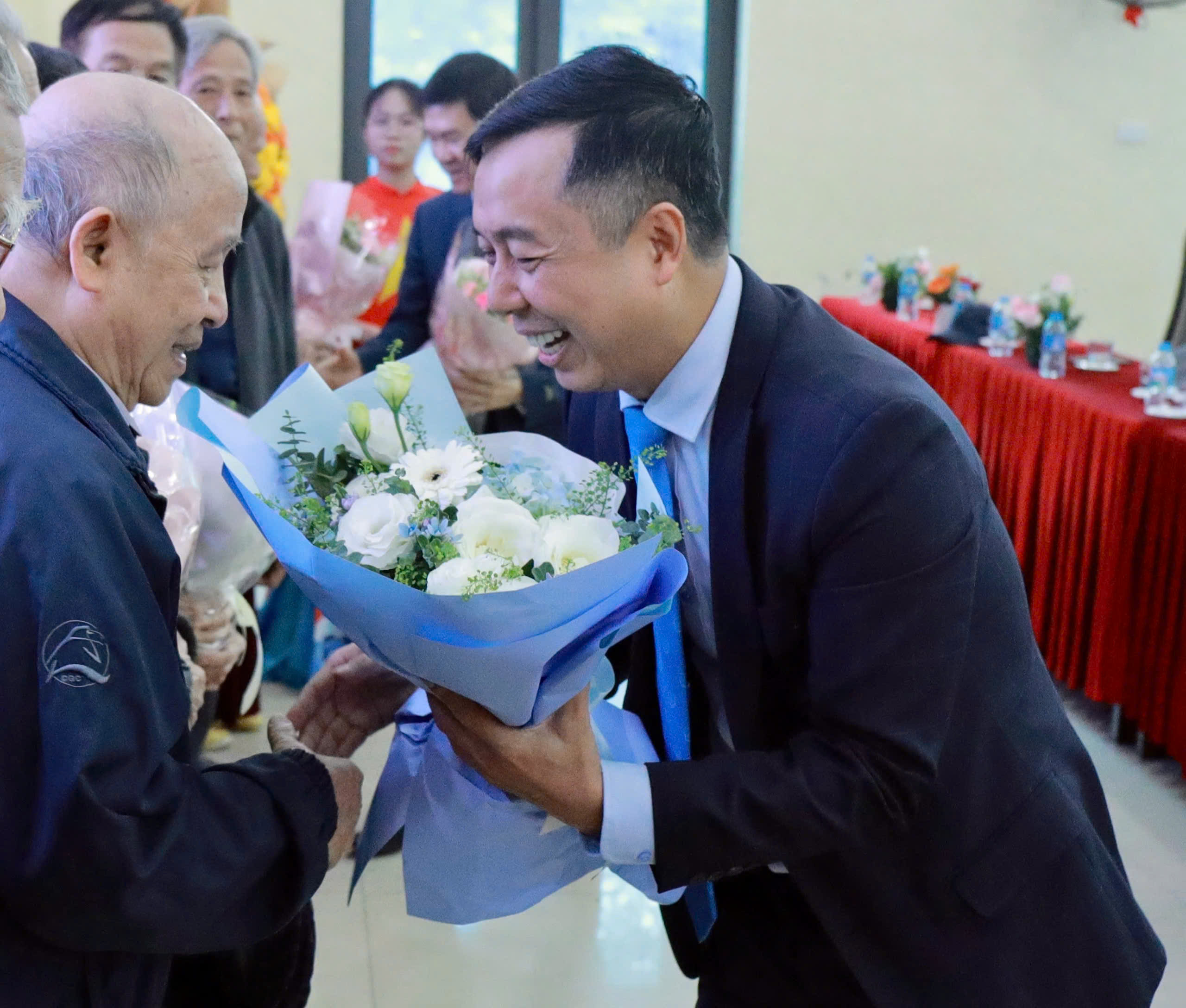 Gặp mặt cựu giáo chức