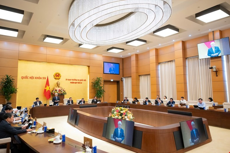 Phiên họp thứ 52 của Ủy ban Thường vụ Quốc hội sáng 4/12. Ảnh: Cổng TTĐT Quốc hội.