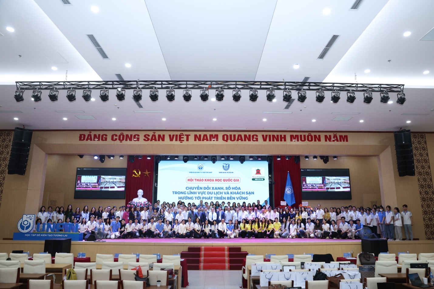 Hội thảo khoa học quốc gia: "Chuyển đổi xanh, số hóa trong lĩnh vực Du lịch và Khách sạn: Hướng tới phát triển bền vững"