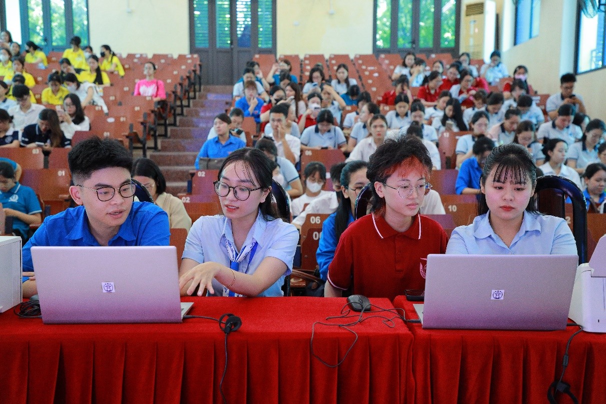 Hội nghị tập huấn, hướng dẫn sinh viên thực hành dịch vụ công trực tuyến và chuyển đổi số
