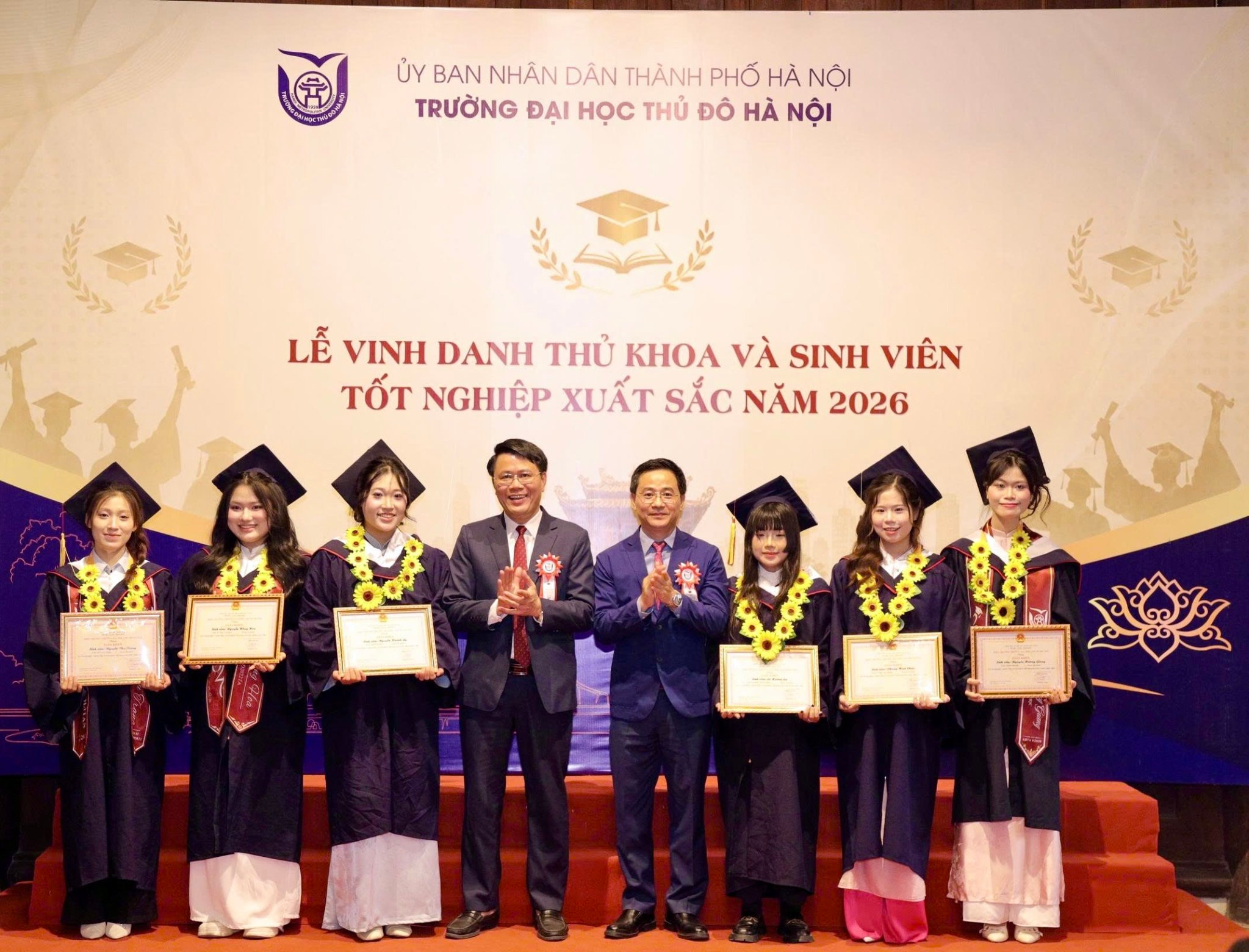 Bảng thành tích 'vàng' của Thủ khoa Trường Đại học Thủ đô Hà Nội (tienphong.vn)