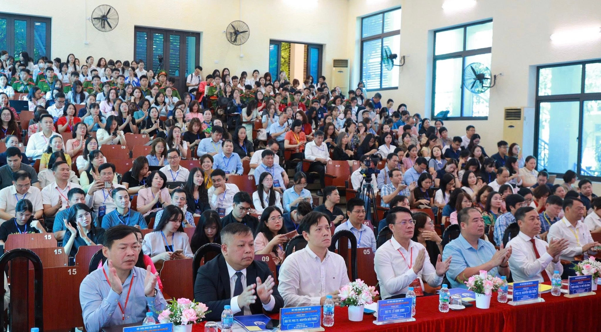 AI trong giáo dục phổ thông: Từ sử dụng công cụ đến phát triển năng lực (hanoimoi.vn)