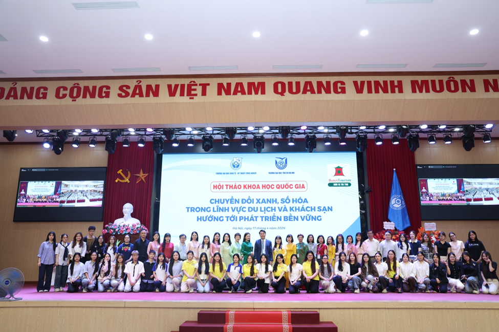 Đại diện giảng viên, sinh viên Trường Đại học Thủ đô Hà Nội tham dự tại Hội thảo