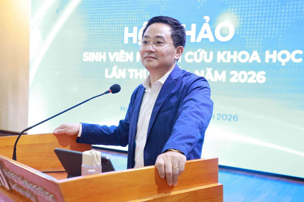 TS. Trần Anh Tuấn, Bí thư Đảng uỷ, Phó hiệu trưởng Nhà trường phát biểu khai mạc Hội thảo.