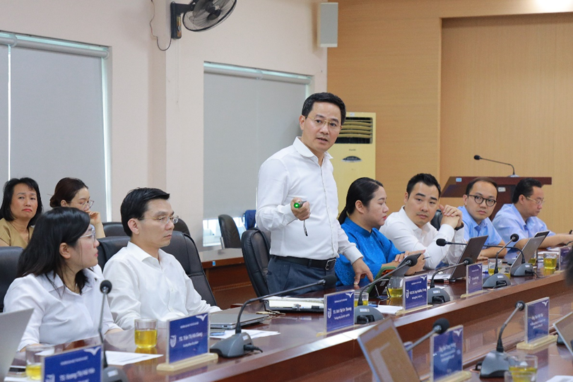 TS. Trần Anh Tuấn, Bí thư Đảng uỷ, Phó Hiệu trưởng Nhà trường tại điều hành buổi làm việc.