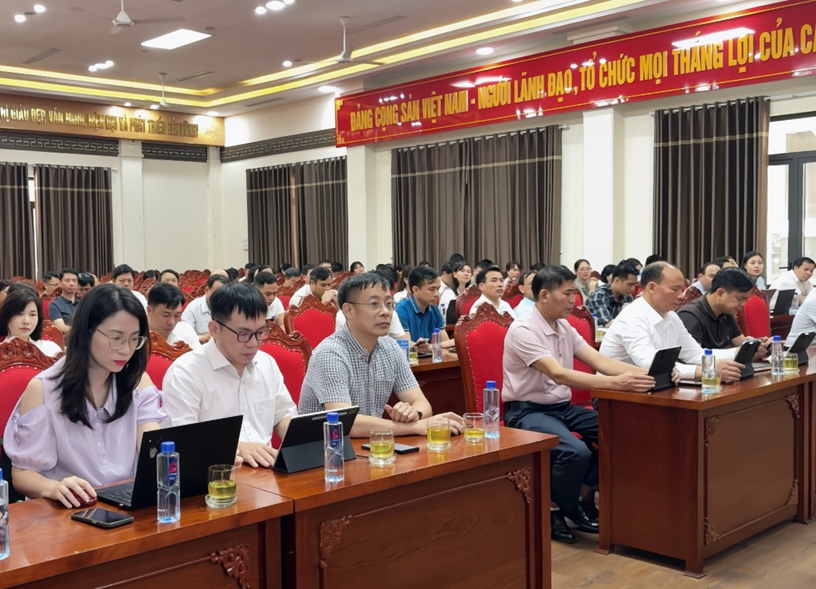 Không khí học tập nghiêm túc, tích cực tại lớp bồi dưỡng năng lực số cơ bản năm 2026.