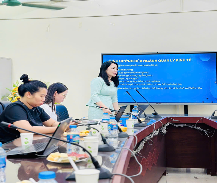 TS. Đặng Thị Mai Hương phát biểu đề dẫn Hội thảo