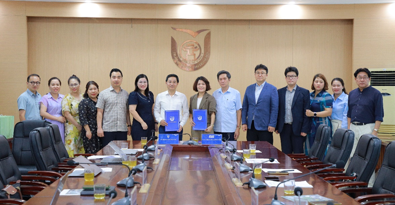 Nhà trường ký kết biên bản ghi nhớ hợp tác với công ty TNHH Tư vấn và Giáo dục Vinako Edu.