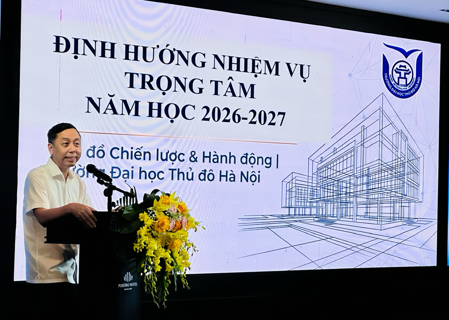 PGS.TS Đỗ Hồng Cường, Phó Bí thư Đảng ủy, Hiệu trưởng Nhà trường, Chủ tọa hội nghị phát biểu khai mạc Hội nghị.