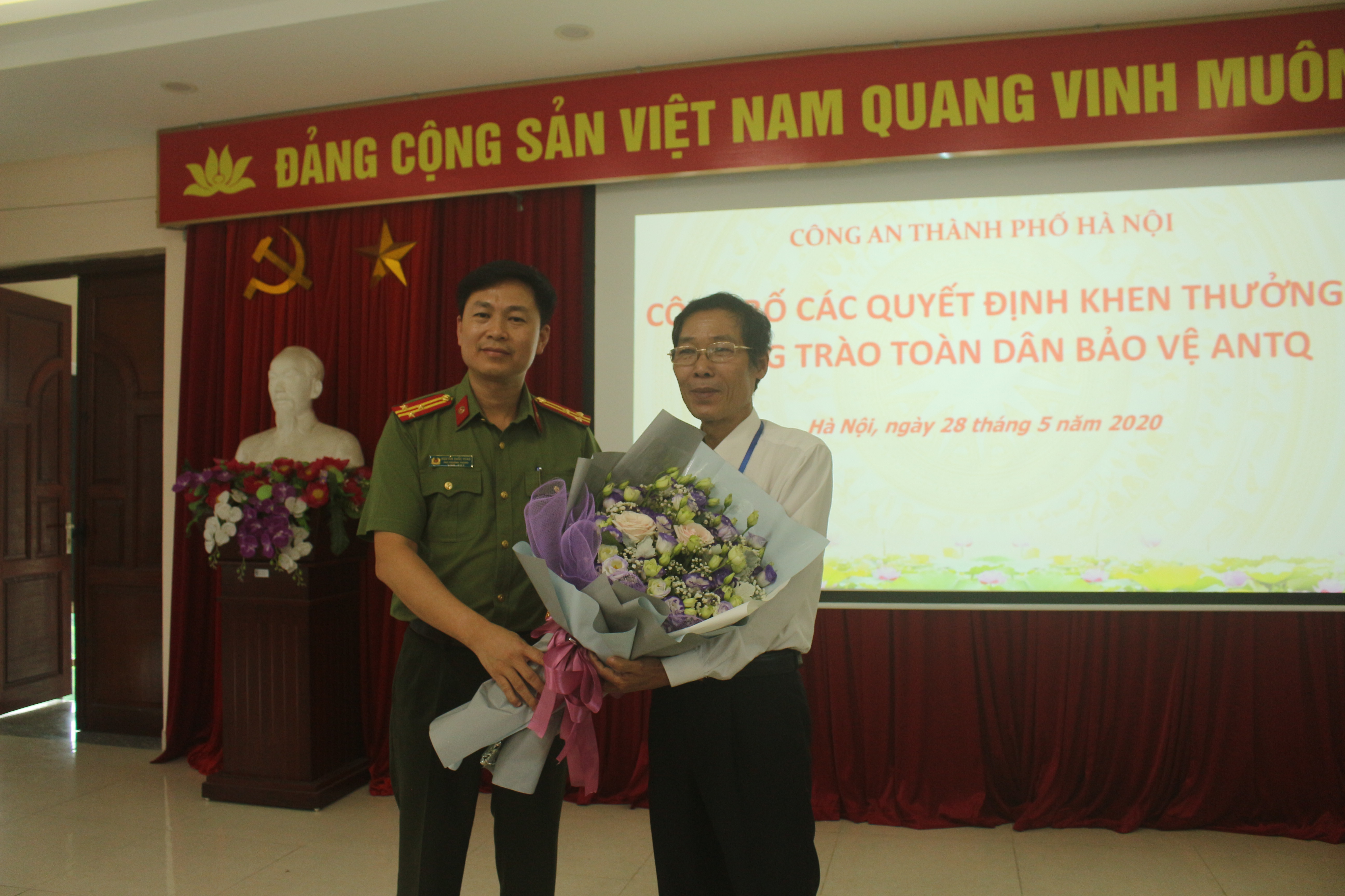 Công bố các quyết định khen thưởng phong trào "Toàn dân bảo vệ an ninh Tổ quốc"