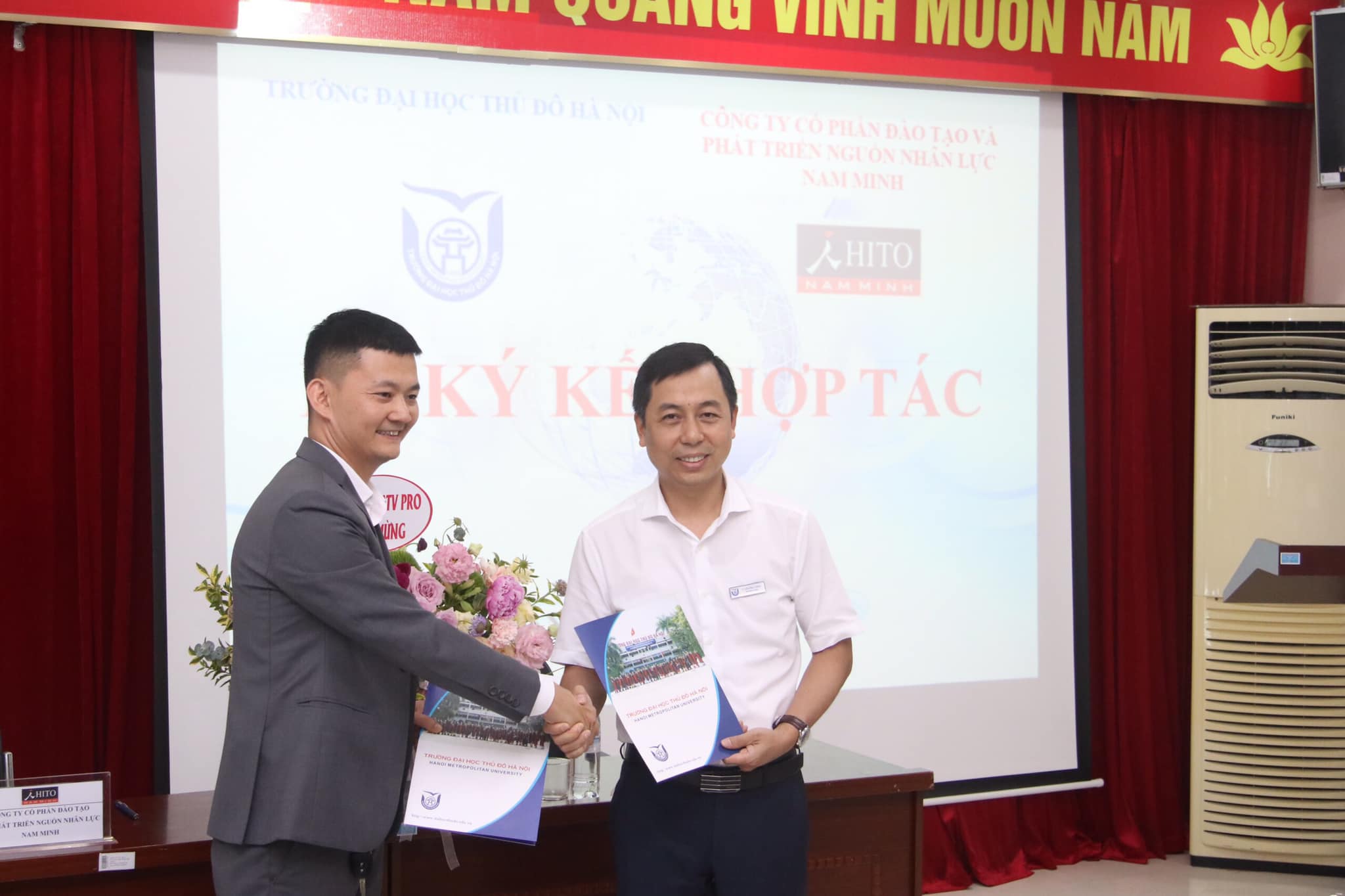 Lễ kí kết hợp tác Trường Đại học Thủ đô Hà Nội và Công ty cổ phần Đào tạo và phát triển nguồn nhân lực Nam Minh