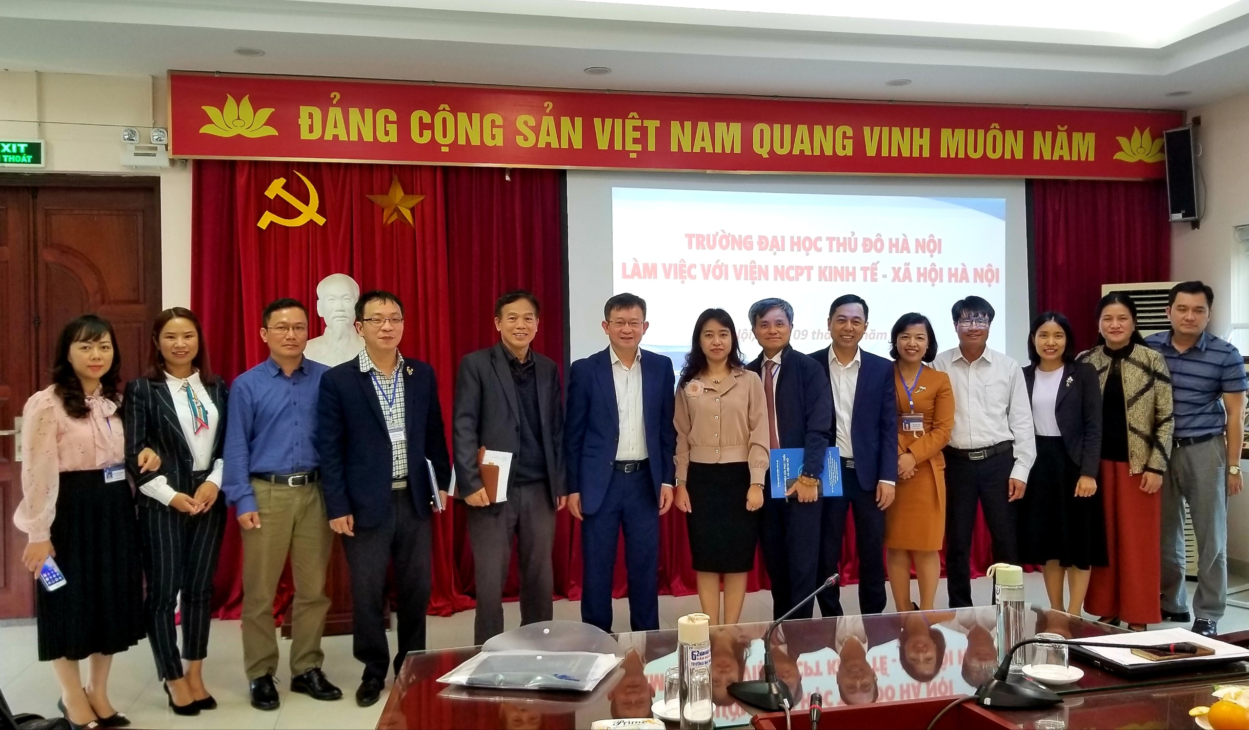 Trường Đại học Thủ đô Hà Nội làm việc với Viện nghiên cứu phát triển Kinh tế - xã hội Hà Nội