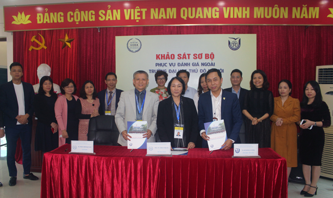 Khảo sát sơ bộ của đoàn chuyên gia đánh giá ngoài tại trường Đại học Thủ đô Hà Nội