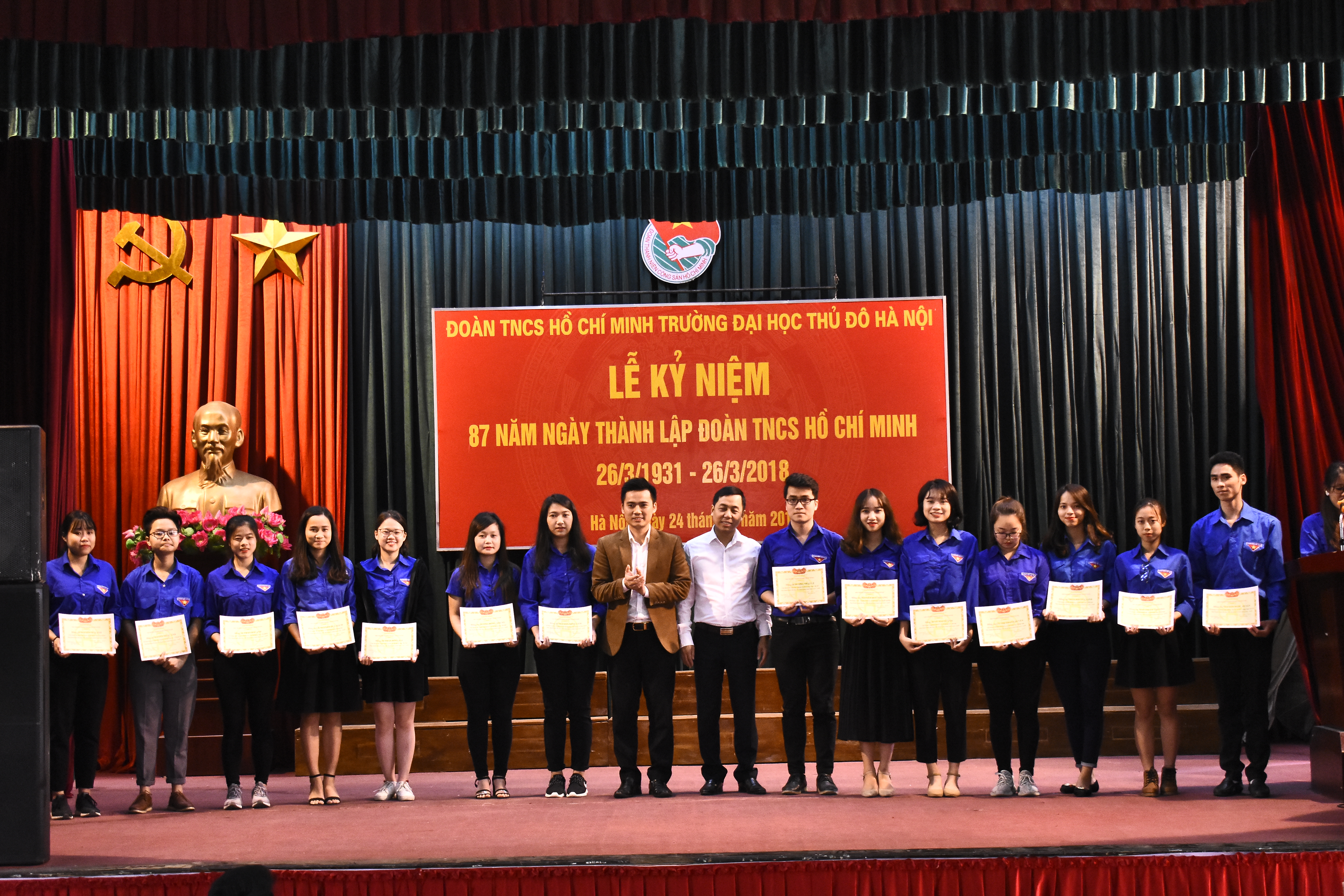 Sôi nổi các hoạt động Tháng Thanh niên trường Đại học Thủ đô Hà Nội năm 2018