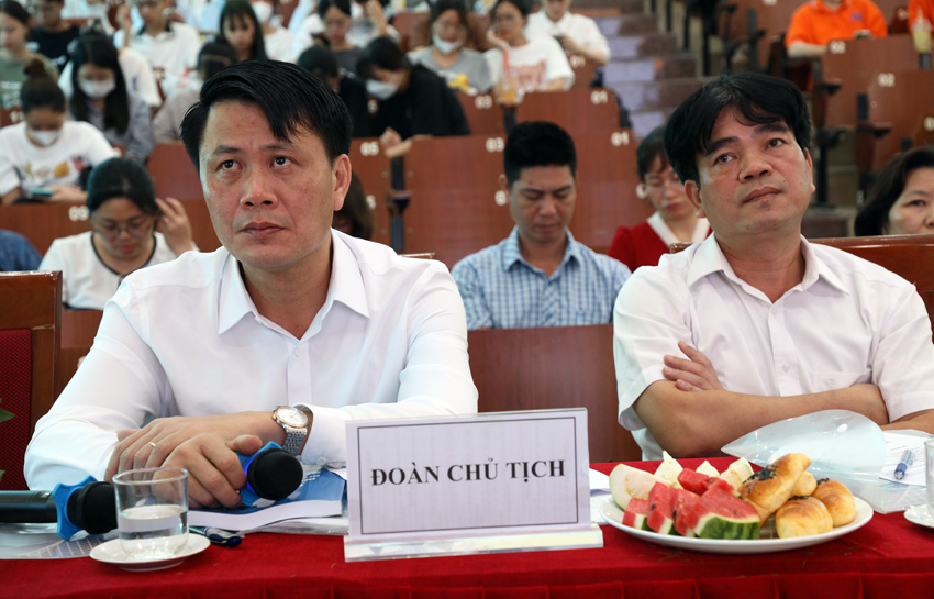 Hội thảo Khoa học “Văn hóa công sở và tạo dựng môi trường văn hóa công sở ở trường Đại học Thủ đô Hà Nội”