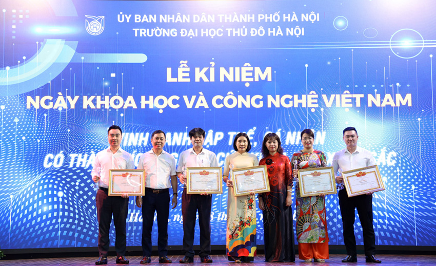 Lễ kỷ niệm Ngày Khoa học và Công nghệ Việt Nam 18/5 và vinh danh tập thể, cá nhân có thành tích nghiên cứu khoa học xuất sắc