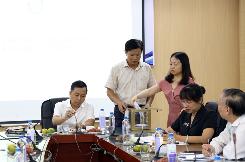 Hội đồng trường Trường Đại học Thủ đô Hà Nội họp phiên họp lần thứ Mười bốn