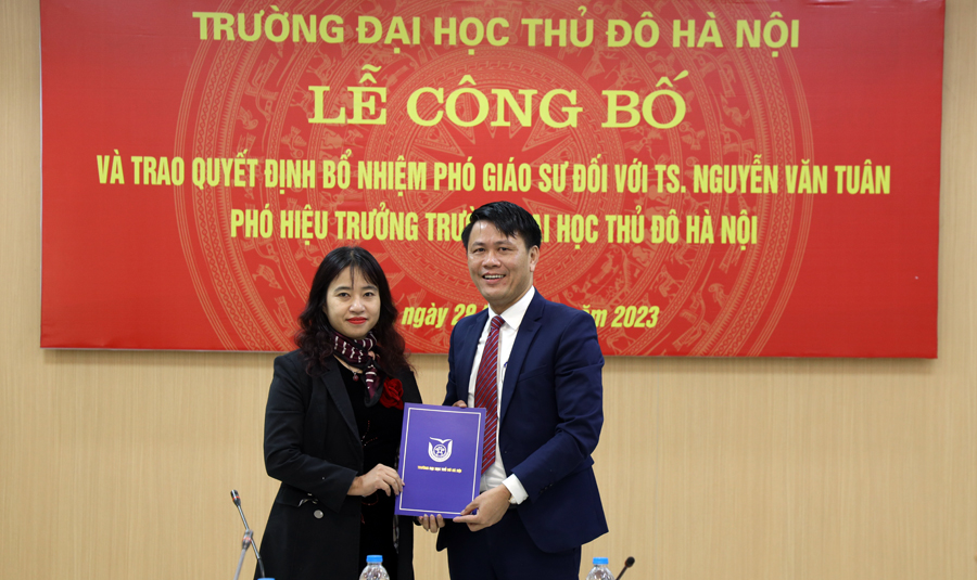 Công bố và trao quyết định bổ nhiệm chức danh Phó Giáo sư đối với đồng chí Nguyễn Văn Tuân 