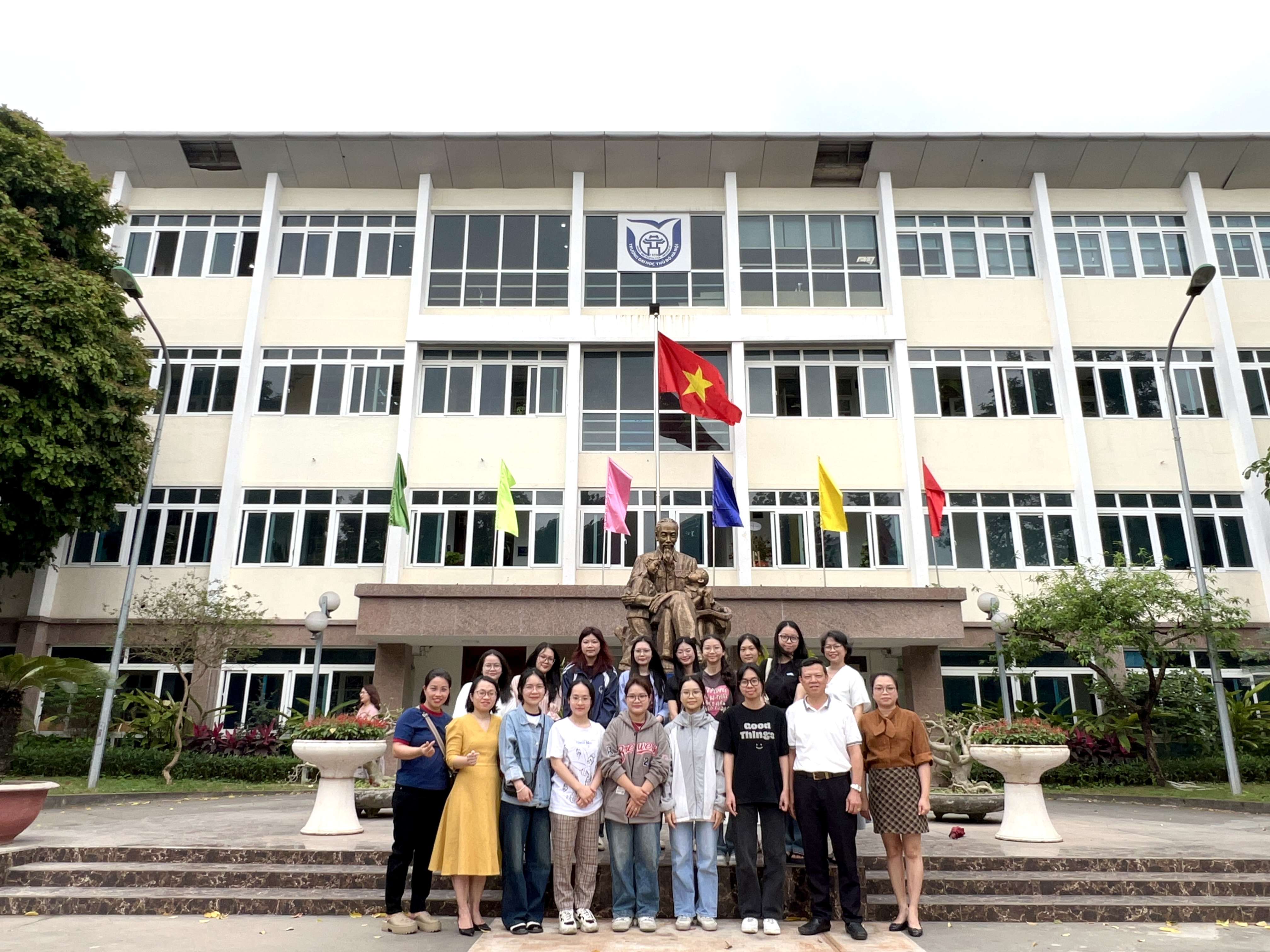 Sinh viên Trường Đại học Thủ đô Hà Nội bước vào kỳ thực tập mùa xuân tại Trường Đại học Hoa Văn Côn Minh (Trung Quốc)