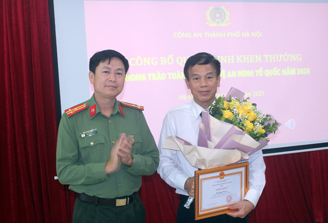 Khen thưởng các tập thể, cá nhân có thành tích trong phong trào Toàn dân bảo vệ an ninh Tổ quốc